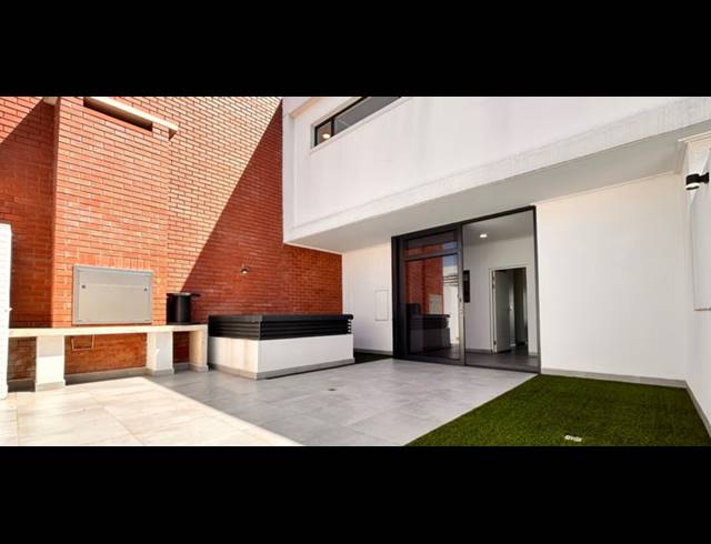 2 BEDROOM APARTMENT FOR SALE IN UMHLANGA RIDGE